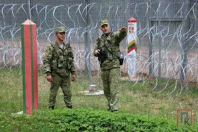 Военные Таджикистана забросали камнями авто кыргызстанского пограничника —  ГПС - , Sputnik Кыргызстан