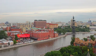 Герб и флаг Москвы символизируют победу добра над злом и справедливость