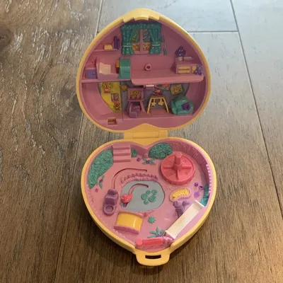 Polly Pocket Soccer Squad Compact - Imagine That Toys