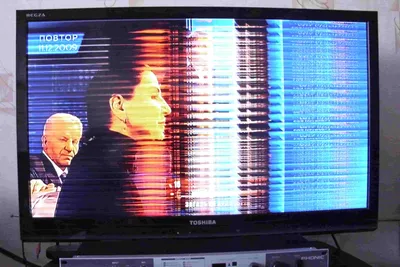 Помехи на экране телевизора: разноцветные полосы, шумы, рябь