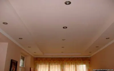 Двухъярусный потолок из гипсокартона в комнате - Отделка гипсокартоном фото  - Монтаж перегородок из гипсокартона в Санкт петербурге