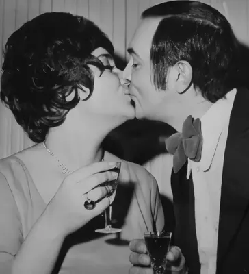 Страстные поцелуи советских знаменитостей на фото | Анастасия Стерлигова |  Дзен