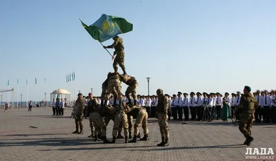 Часы с эмблемой и погонами КНБ РК