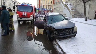 Красноярск | В Красноярске 4 человека пострадали в ДТП с участием Nissan и пожарной  машины - БезФормата