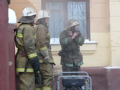 Пожарные ликвидировали возгорание в доме на улице Попова в Магадане -  MagadanMedia