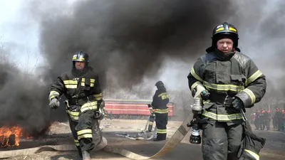 Россияне рассказали, сколько должны зарабатывать пожарные - РИА Новости,  