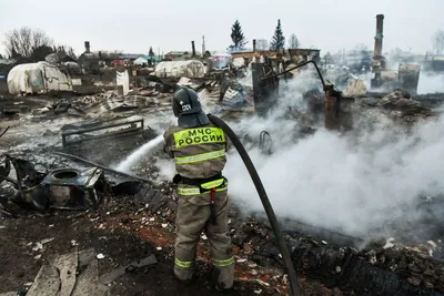 В Астрахани 5 часов пожарные тушили горящую двухэтажку | ИА Красная Весна