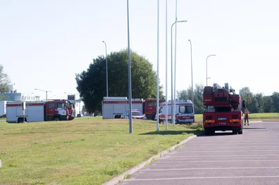 ФОТО: Неисправный компрессор заставил примчаться полдюжины пожарных машин -  Delfi RUS