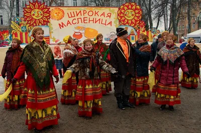 Зима 2015 День. Россия. Москва. Масленица (Масленица). Празднование  Масленицы (Масленица). Концерт В Честь Праздника. Люди Смотрят Концерт.  Фотография, картинки, изображения и сток-фотография без роялти. Image  37286358