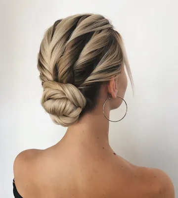 Прически на длинные волосы 2024: стильные идеи для вдохновения | Wedding  hairstyles, Thick hair styles, Rose gold hair comb