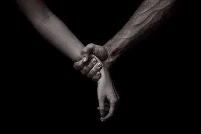 Фото Прикосновение мужской и женской рук