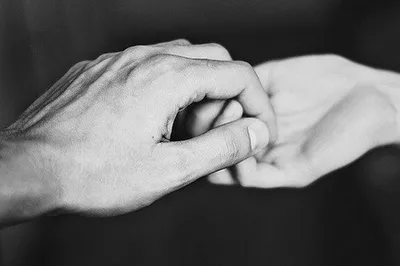 Руками не трогать!»: почему некоторые люди не выносят прикосновений |  PSYCHOLOGIES