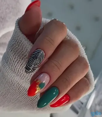 Осенний маникюр и педикюрв салоне Tiffany Nails в Москве