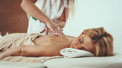 Классический массаж тела: приемы, техника, польза и схемы для начинающих