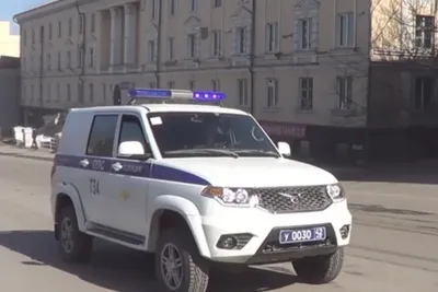 Полицейские машины с проблестковыми маячками ездят по Кузбассу - 