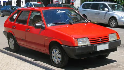 Сравнение Lada (ВАЗ) 2105 и Lada (ВАЗ) 2107 по характеристикам, стоимости  покупки и обслуживания. Что лучше - Лада 2105 или Лада 2107