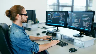 Программист: описание профессии компьютерного разработчика, какие есть  специальности