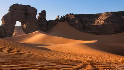 пустыня Сахара Алжира стоковое фото. изображение насчитывающей небо -  21517058