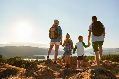 Семейное путешествие: как совместный отдых влияет на отношения детей и  родителей | ДО.онлайн | Дзен