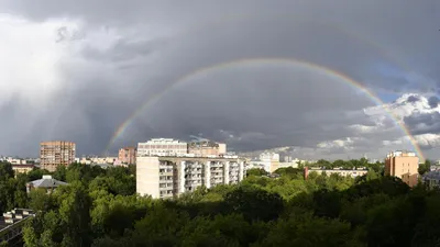 Над Москвой после дождя появилась двойная радуга - РИА Новости, 