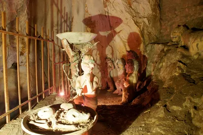 Пещера рая и ада Am Phu Cave в Дананге