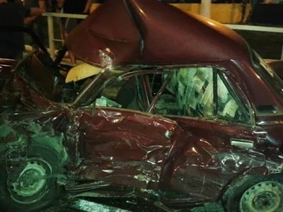 В Сочи спасатели вытащили мужчин из разбитых автомобилей