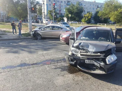 Потерянные номера и разбитые машины: итоги разгула стихии в Екатеринбурге.  ФОТО — 