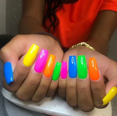 Наращивание и покрытие ногтей: Разноцветные ногти