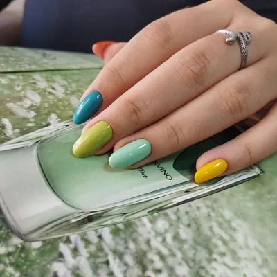 Светоотражающий маникюр (разноцветные ногти) - купить в Киеве |  