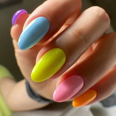 Разноцветный маникюр 2021-2022 | Цветные ногти 124 фото-новинки
