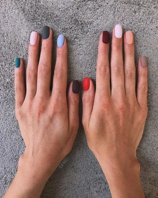 🌈 . Неудивительно, что радужные ногти снова в тренде: нарисовать на каждом  ногте разноцветные полоски или переходы не так сложно. | Instagram