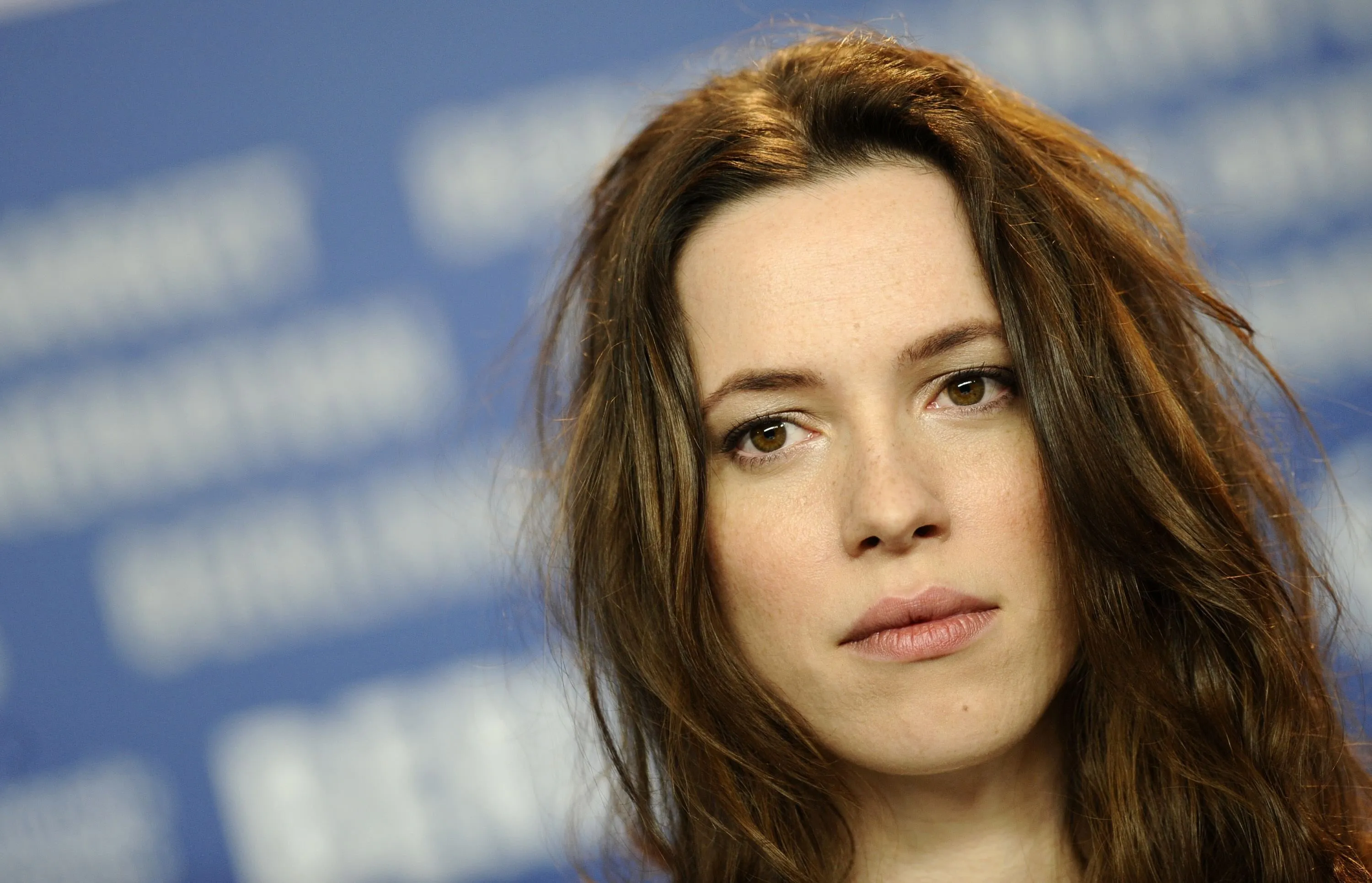 Ребекка брук. Rebecca Hall. Ребекка Холл фото. Ребекка Форсайт.