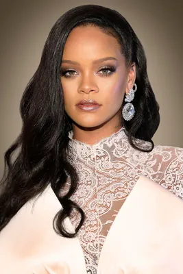 Rihanna Just Keeps Getting Blonder and Blonder by the Minute — See the  Photos | Allure