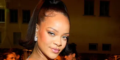 Rihanna Makes Purple Eye Shadow Up to the Brow Bone Look Extremely Casual —  See the Photos | Allure