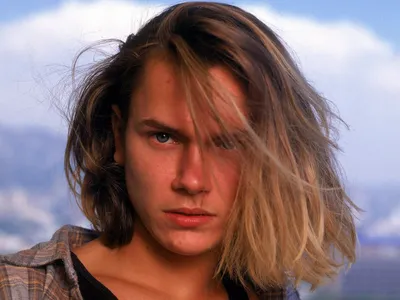 Пин от пользователя Ой Ян Чан на доске River Phoenix в 2023 г. | Ривер Феникс, Ривер Фоникс, Блондинки