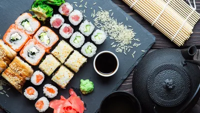 Сколько хранятся суши: срок хранения роллов в холодильнике или без |  Online-Sushi