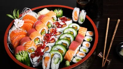 Обои rolls, sushi, суши, роллы, морепродукты, японская кухня картинки на  рабочий стол, раздел еда - скачать