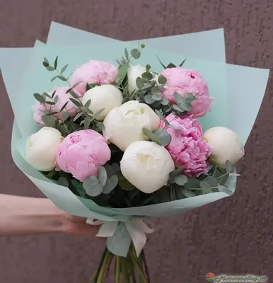 Купить Цветы в коробке «Романтика» в Москве недорого с доставкой