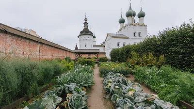 Ладыгин Е. В. Ростов Великий глазами художника : Иллюстрированный  путеводитель. — Ростов, 2002 | портал о дизайне и архитектуре