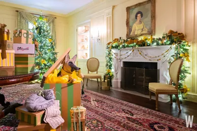 Tour the 2022 White House Christmas Decorations | White House Christmas 2022  | HGTV