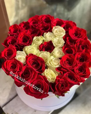 Букет из 19 роз в шляпной коробке по цене 9576 руб. заказать с доставкой по  Москве - свежие цветы от интернет-магазина "Во имя розы"