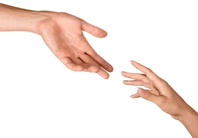Руки мужчины и женщины тянутся друг к другу | Премиум Фото