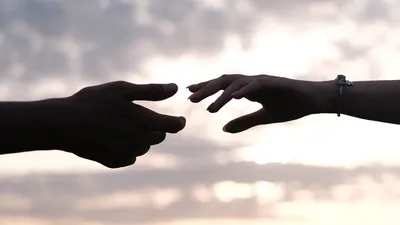 Руки пара любовь | Держаться за руки, Милые пары, Фотография пары