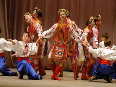 Russian dance "Polyanka". Igor Moiseyev Ballet - YouTube