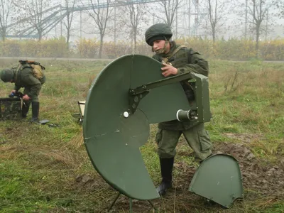 В канун Дня военного связиста в отдельном полку связи Воздушно-десантных  войск прошли занятия по тактико-специальной подготовке — Союз Десантников  России