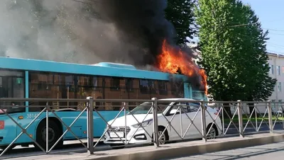 Серию пожаров с автобусами в Петербурге объяснили санкционным давлением