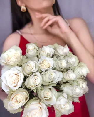 Корзина с белыми розами и гипсофилой за 11215р. Позиция № 3326