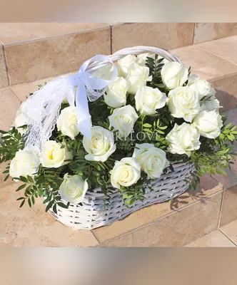 Букет из роз «Корзина с белыми розами» - купить с доставкой в Копейске