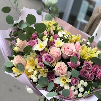 Большой букет роз купить в Днепре с доставкой от интернет-магазина  Royal-Flowers