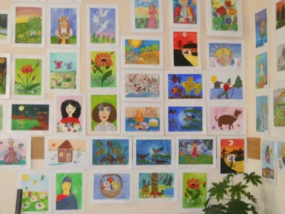 Выставка детских рисунков "Яркие краски детства" » Осинники, официальный  сайт города